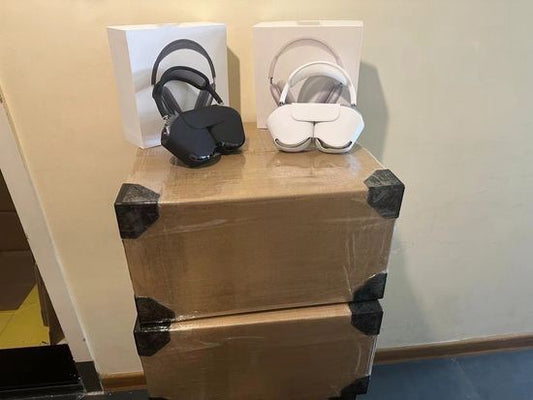 Apple AirPods maxs